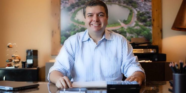 Diego Tavares elogia gestão de Cícero Lucena em João Pessoa: “Prefeito da educação do futuro”