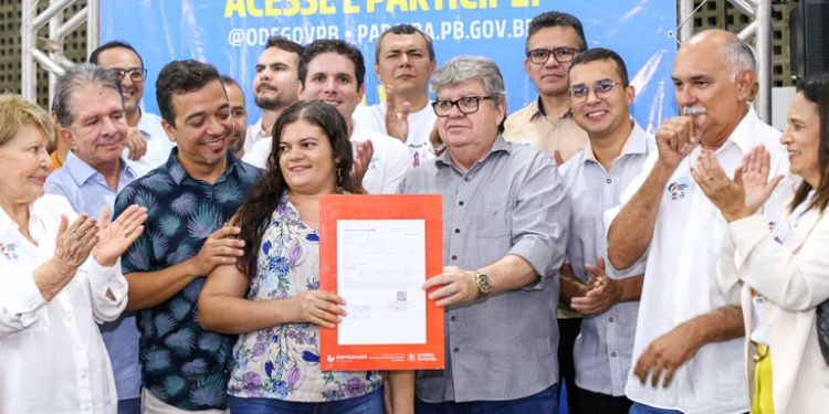 João entrega benefícios no valor de R$ 37 milhões e ouve novas demandas da população durante audiência do ODE em Santa Luzia