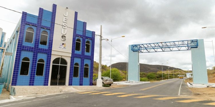 João Azevêdo entrega travessias urbanas de Salgadinho e de Junco do Seridó e destaca transformação dos municípios contemplados