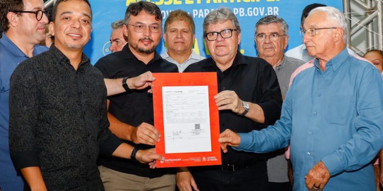 Governador entrega equipamentos e dialoga com a população em audiência do ODE com recorde de público em Guarabira