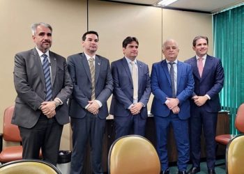 Murilo trata de avanço do mar em Baia da Traição com ministro de Portos e Aeroportos e políticos paraibanos