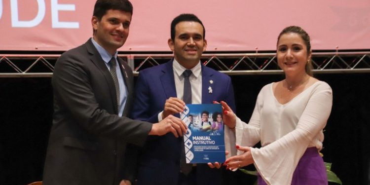 Governo da Paraíba comemora 1 ano do projeto Vacina Mais PB e lança cartão de vacina em Braille