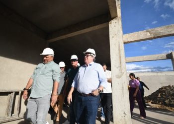 Governador inaugura pavimentação asfáltica, inspeciona obras de educação e anuncia novos investimentos em Princesa Isabel