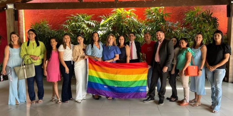Secretaria municipal da mulher e secretaria de assistência social de Cruz do Espírito Santo participam da Oficina de Nome Social