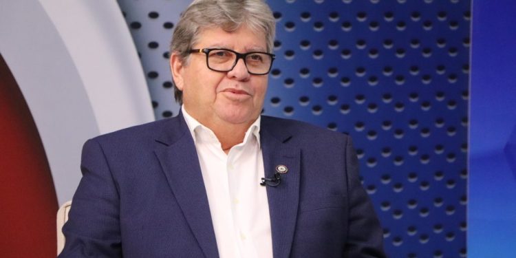 João Azevêdo admite candidatura ao Senado em 2026: “Colocarei meu nome à disposição”