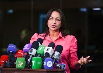 Eliziane Gama defende reconvocação de Silvinei Vasques, preso nesta quarta-feira