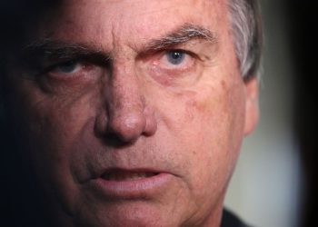 Redes sociais devem enviar postagens de Bolsonaro à PGR, decide Moraes