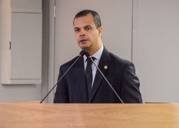 Deputado Jutay Menezes pede licença do cargo e abre vaga para Alexandre de Zezé