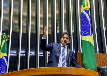 Murilo Galdino defende normalização dos repasses do FPM aos municípios na tribuna da Câmara