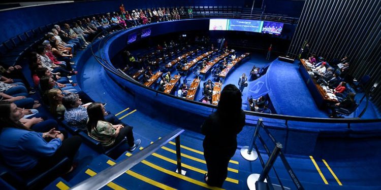 Transporte público gratuito em dia de eleição está na pauta do Senado