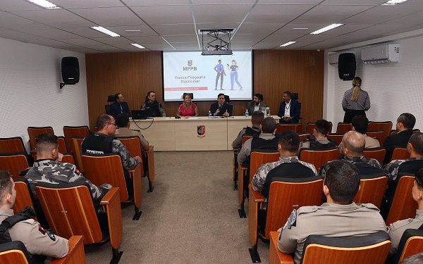 MPPB promove reunião para orientar PMs sobre abordagens pessoais e domiciliares