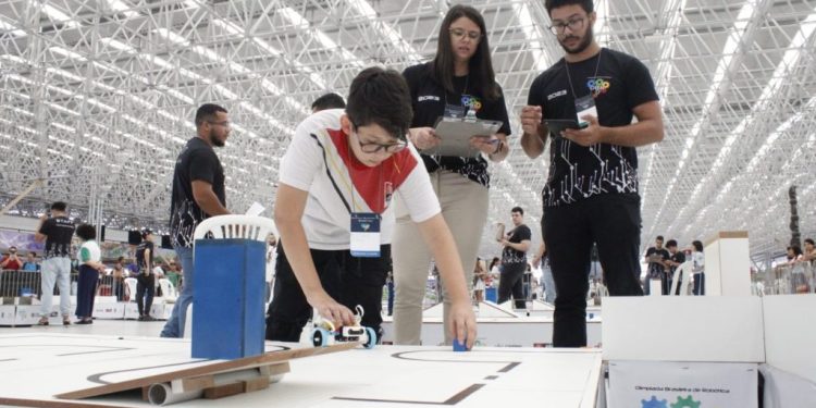 Olimpíada Brasileira de Robótica segue nesta quarta-feira com desafios das etapas regionais