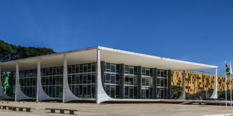 STF reconhece ofensas contra comunidade LGBTQIA+ como injúria racial