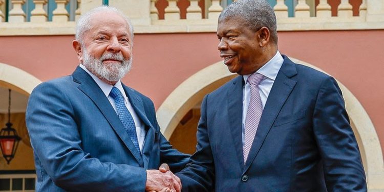 Brasil e Angola assinam sete acordos de cooperação durante visita de Lula a Luanda