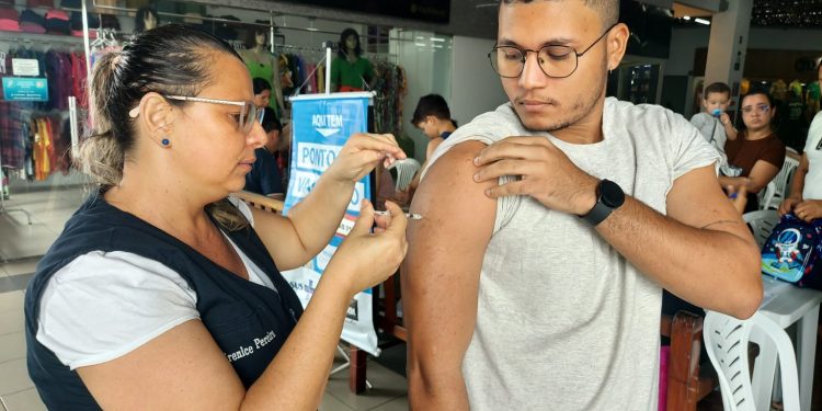 Capital oferta vacinas contra Covid-19, Influenza e do calendário de rotina das 7h às 21h