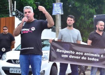 Guga Oliveira rebate crítica de Virgolino: “Estou sempre atendendo demanda, para me conhecer tem que andar na rua e trabalhar também”