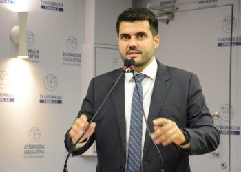 Wilson Filho protocola Projeto de Lei que proíbe cancelamento em massa de pacotes aéreos na Paraíba