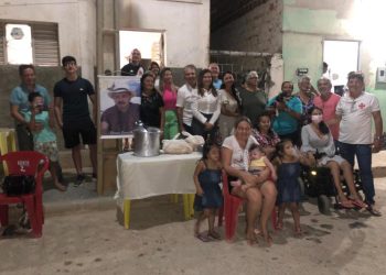 Programa de pavimentação: moradora comemora entrega de calçamento em Patos