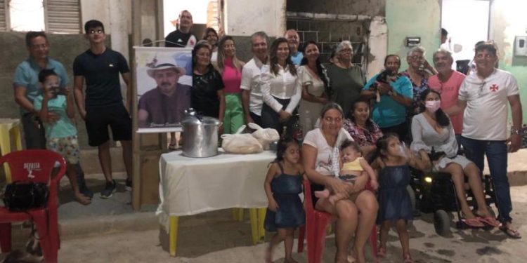 Programa de pavimentação: moradora comemora entrega de calçamento em Patos