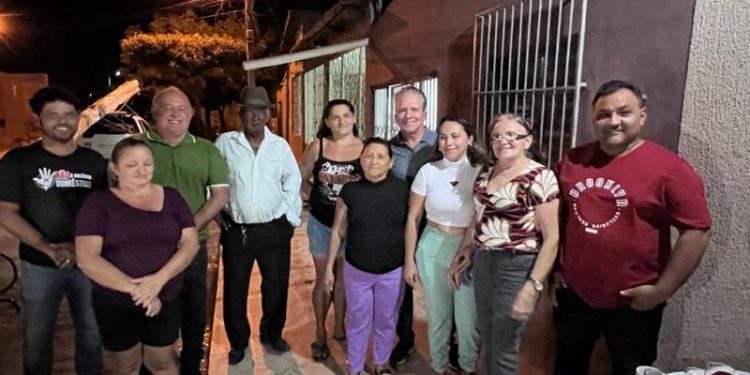 Moradora de Patos agradece gestão por pavimentação que solucionou problemática de lama e poeira na sua rua