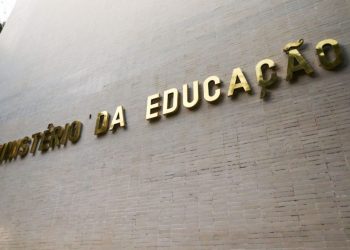 MEC conclui projeto para ensino médio e amplia aulas tradicionais