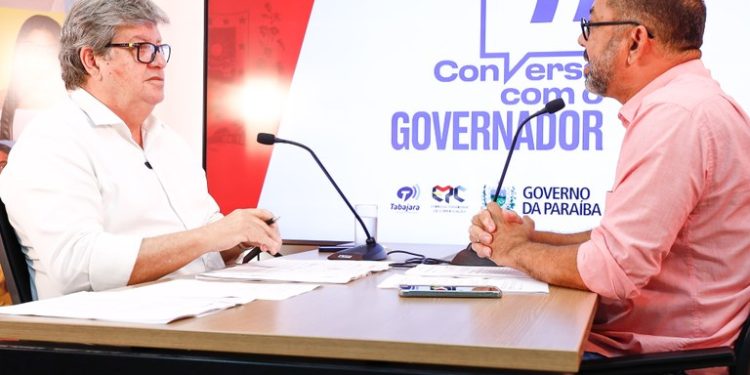 João Azevêdo anuncia ampliação para 2 mil vagas no concurso da Educação