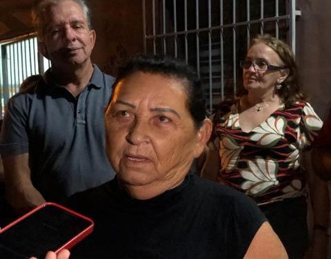 Moradora de Patos agradece gestão por pavimentação que solucionou problemática de lama e poeira na sua rua