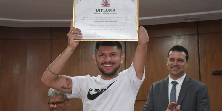 Atleta Petrúcio Ferreira é o mais novo cidadão pessoense