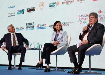 João destaca programas educacionais implantados, valorização dos professores e infraestrutura escolar em Seminário Nacional pela Alfabetização