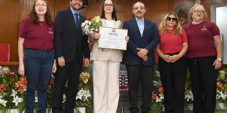 CMJP comemora 103 anos da Escola Isabel Maria das Neves e homenageia professora