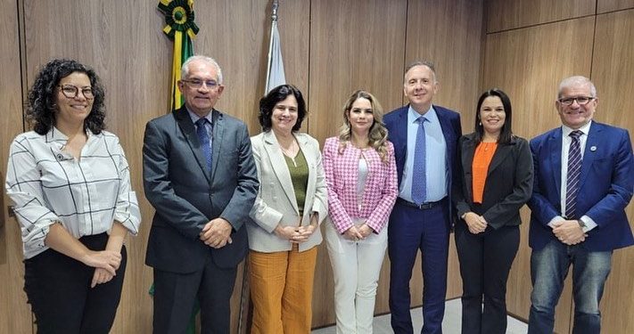 Karla Pimentel vai a Brasília em busca de soluções para conclusão da UPA de Conde