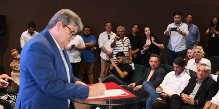 Governador anuncia investimentos de R$ 50 milhões com lançamento de editais para a área da Cultura