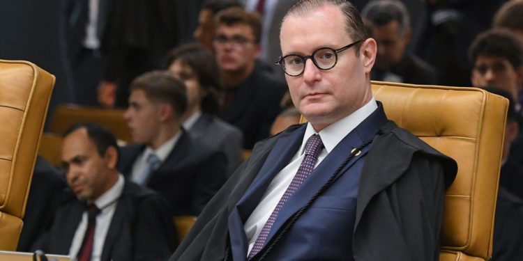 Zanin vota por condenação de réu do 8 de janeiro a 15 anos de prisão