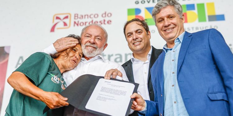 Lula afirma que juros ainda estão altos: “Vamos continuar brigando”