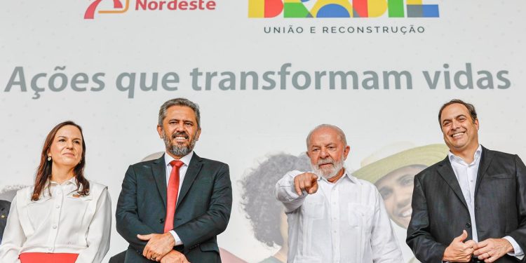 Não podemos ter medo de emprestar dinheiro para pobre, diz Lula