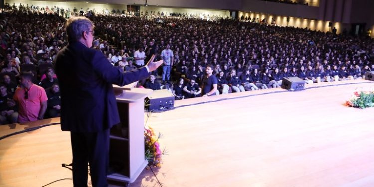 Governador participa de formatura de 485 formandos da Polícia Civil e assina convocação para nomear concursados