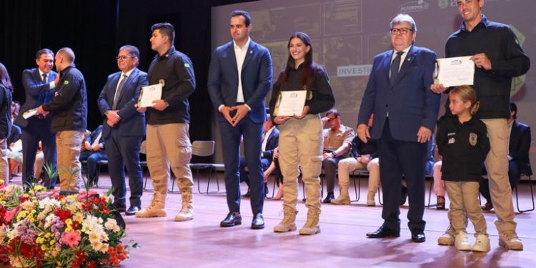 Governador participa de formatura de 485 formandos da Polícia Civil e assina convocação para nomear concursados