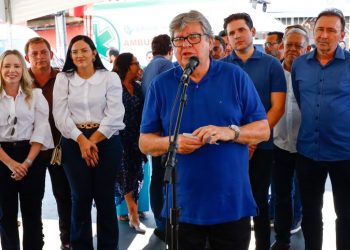 João Azevêdo entrega travessias urbanas de São Bentinho e Cajazeirinhas e melhorias no ginásio poliesportivo em Pombal