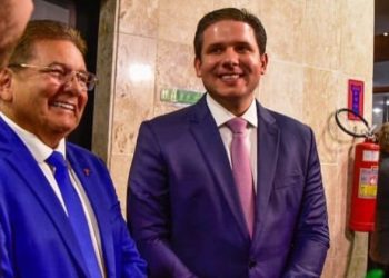 Adriano Galdino parabeniza deputado por aniversário e profetiza: “vou ver Hugo senador e governador”