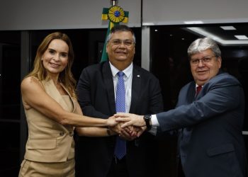 João Azevêdo assegura recursos no Ministério da Justiça para ampliação de políticas públicas para a segurança das mulheres