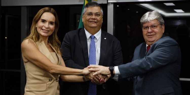 João Azevêdo assegura recursos no Ministério da Justiça para ampliação de políticas públicas para a segurança das mulheres