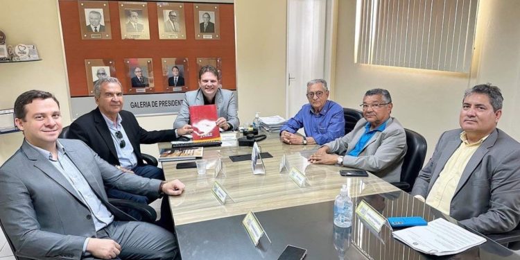 Diretores do Hospital Napoleão Laureano e BNB tratam de possíveis parcerias