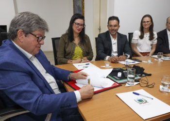 João Azevêdo assina convênio entre Jucep e Sebrae para fortalecer ambiente de negócio na Paraíba