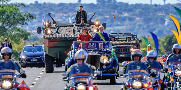 Desfile de 7 de setembro, em Brasília, emociona público