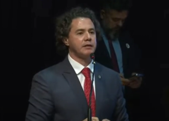 VÍDEO: Veneziano é ovacionado após discurso durante solenidade de lançamento do novo PAC na Paraíba
