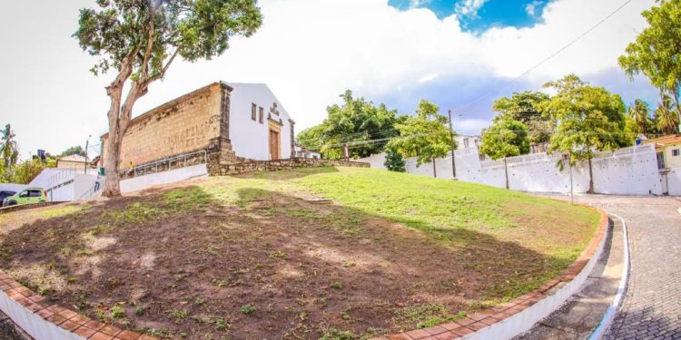 Arte circense e cortejo pelo Centro Histórico marcam programação deste domingo