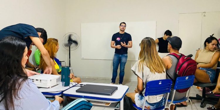 Coordenadoria LGBT e da Igualdade Racial promove oficina e entrega cestas do projeto SOS Diversidade