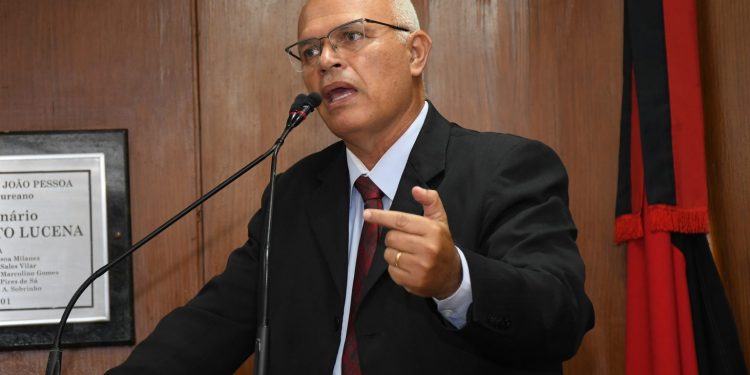 Vereador propõe memorial para homenagear profissionais vítimas de coronavírus