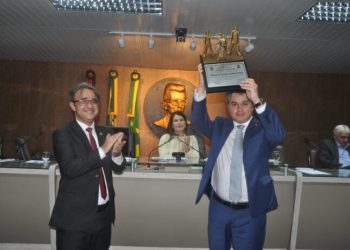 Efraim Filho recebe título de cidadania campinense