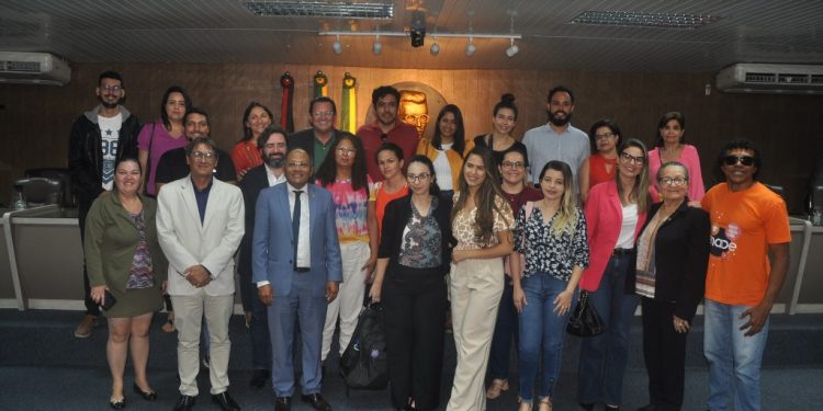 Olimpio cobra em audiência pública a contratação dos aprovados no último concurso público em Campina Grande